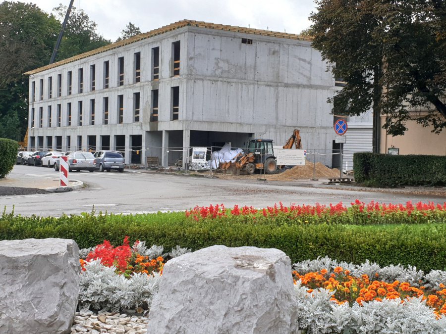 Nowy budynek w centrum Krzeszowic już stoi
