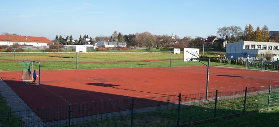 Padł termin modernizacji boisk przy szkole i basenie w Chrzanowie