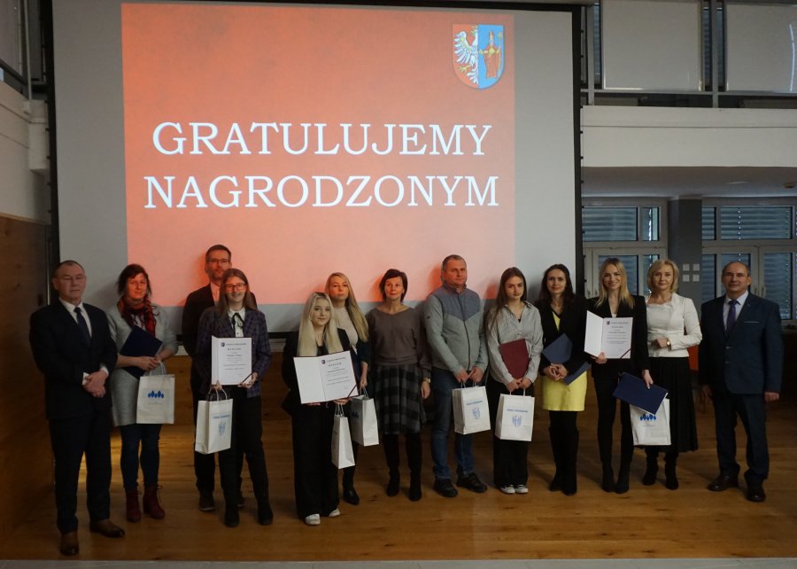 Najzdolniejsi uczniowie szkół średnich w powiecie chrzanowskim odebrali nagrody starosty