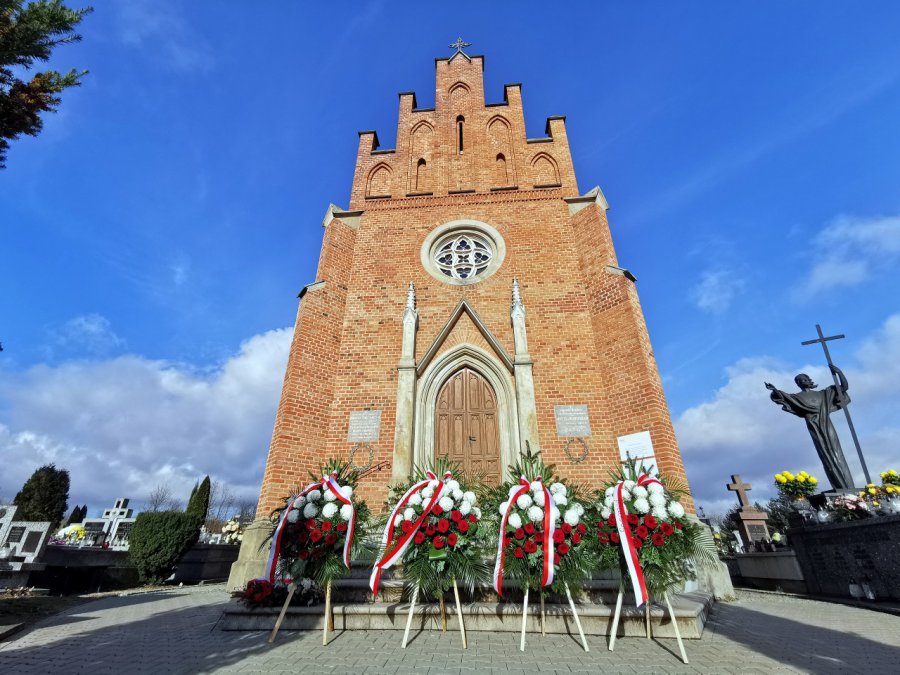 Dyktator powstania listopadowego spoczywa na cmentarzu w Krzeszowicach (WIDEO, ZDJĘCIA)