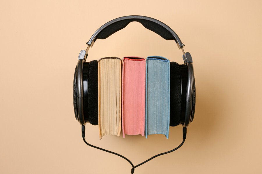 Jakich audiobooków słuchać w czasie ferii zimowych? Sprawdź 5 najlepszych propozycji!