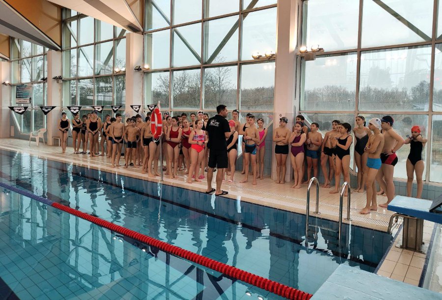 Oto zwycięzcy Powiatowych Igrzysk Dzieci w pływaniu