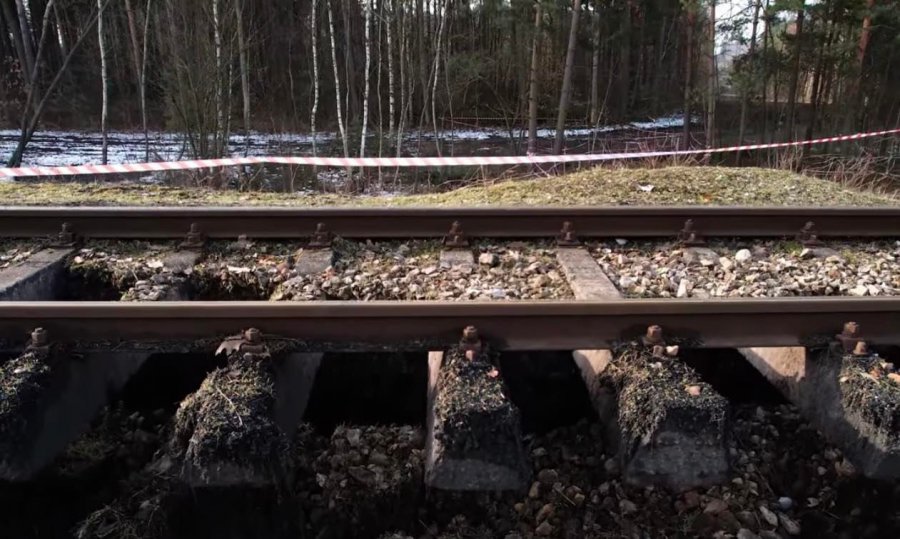 Rozpoczęła się naprawa nasypu kolejowego w Trzebini po zapadlisku. Trwają też prace przy wzmacnianiu gruntu. Będą utrudnienia