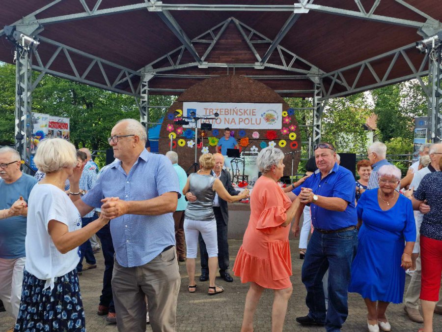 Seniorzy z gminy Trzebinia bawili się w Karniowicach (WIDEO,ZDJĘCIA)