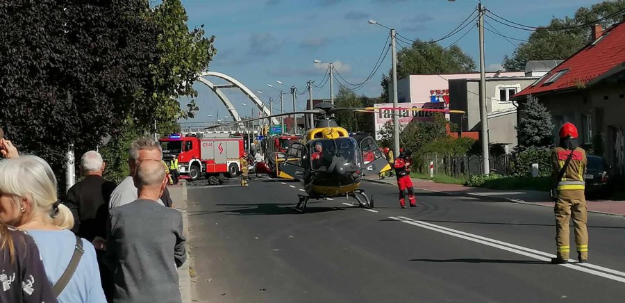 Wypadek na drodze krajowej w Chrzanowie. Śmigłowiec przyleciał na miejsce (ZDJĘCIA, WIDEO)