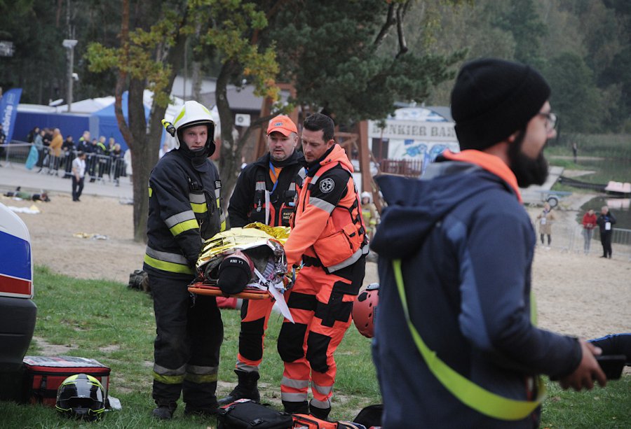 Eksplozja i mnóstwo rannych nad zalewem Chechło w Trzebini. Największe ćwiczenia ratownicze w Małopolsce (WIDEO, ZDJĘCIA)