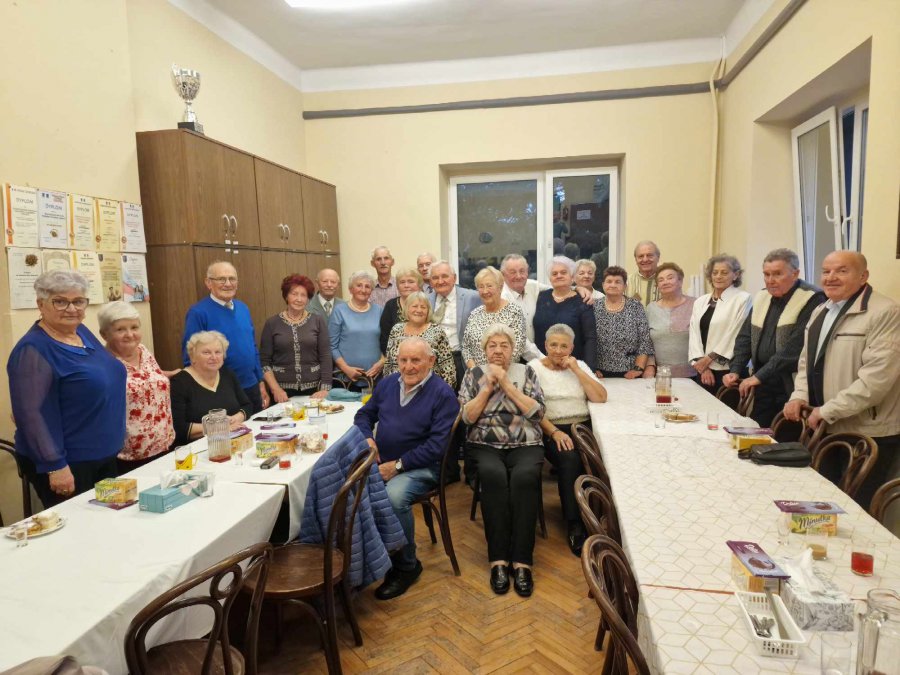 Trzebińscy seniorzy dobrze się czują w swoim towarzystwie  (WIDEO,ZDJĘCIA)