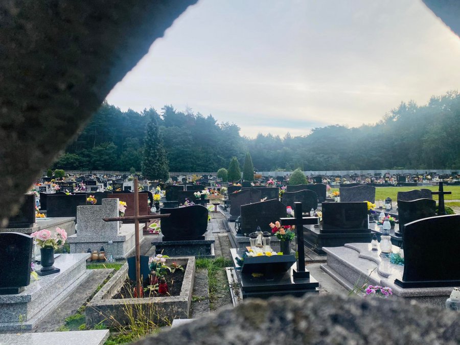 Zagrożona część cmentarza w Gaju pozostanie zamknięta we Wszystkich Świętych