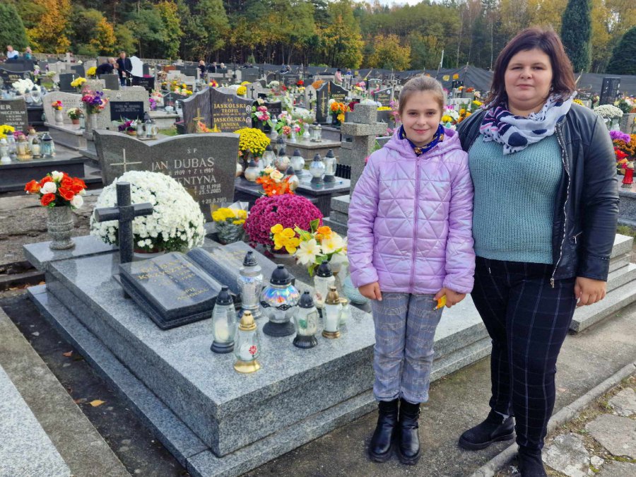 Na cmentarzu przy ul. Jana Pawła II w Trzebini nie wszyscy zapalili znicz na grobach swoich bliskich (WIDEO,ZDJĘCIA)
