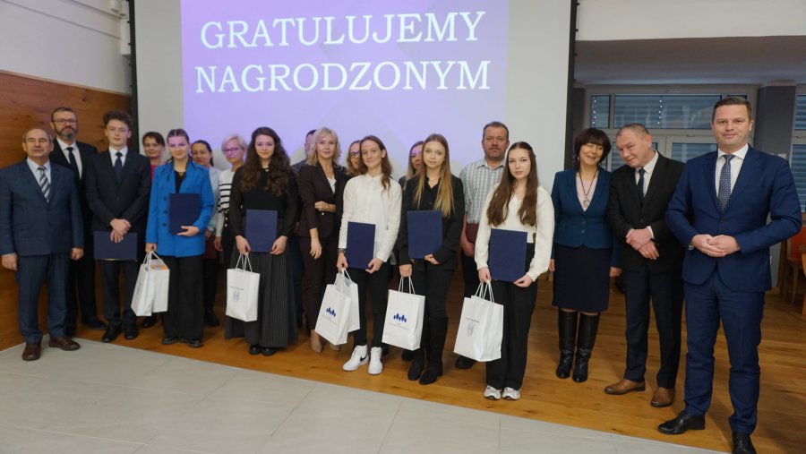 Najlepsi uczniowie szkół średnich z powiatu chrzanowskiego odebrali nagrody starosty