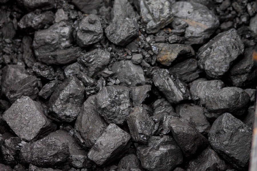 Węgiel leży na kopalnianych zwałach, bo energetyka go nie chce