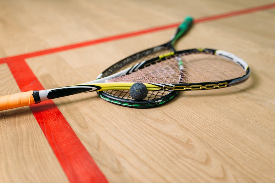 Sklep squash - gdzie szukać produktów do squasha, co możesz kupić w klubie squashowym?
