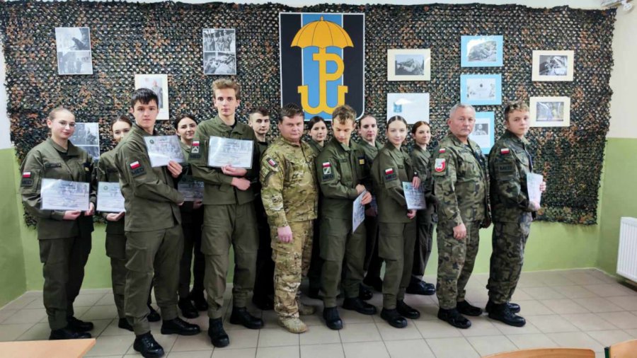 Kadeci z trzebińskiego ogólniaka przeszkoleni według standardów NATO (ZDJĘCIA)