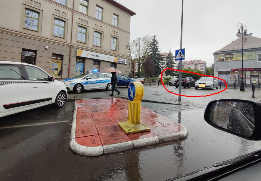 Słone kary za złe parkowanie przy kościele św. Mikołaja w Chrzanowie