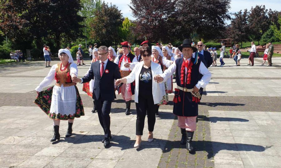 Mieszkańcy Libiąża wspólnie zatańczyli poloneza (WIDEO, ZDJĘCIA)