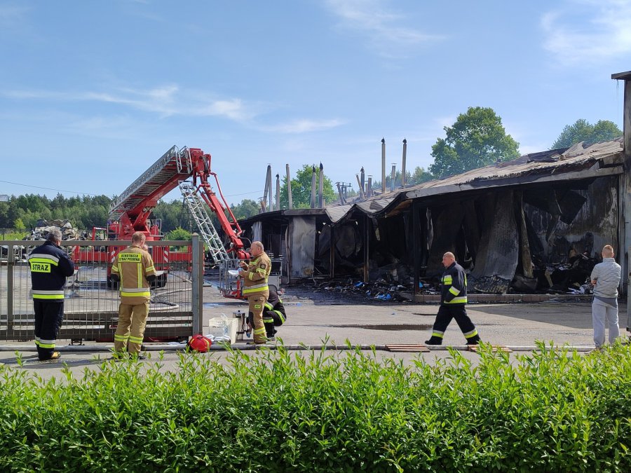 80 strażaków gasiło pożar piekarni w Myślachowicach (ZDJĘCIA)