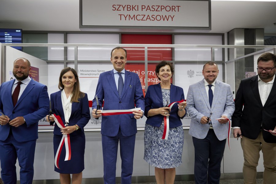 Punkt wydawania paszportów tymczasowych na lotnisku w Krakowie-Balicach otwarty