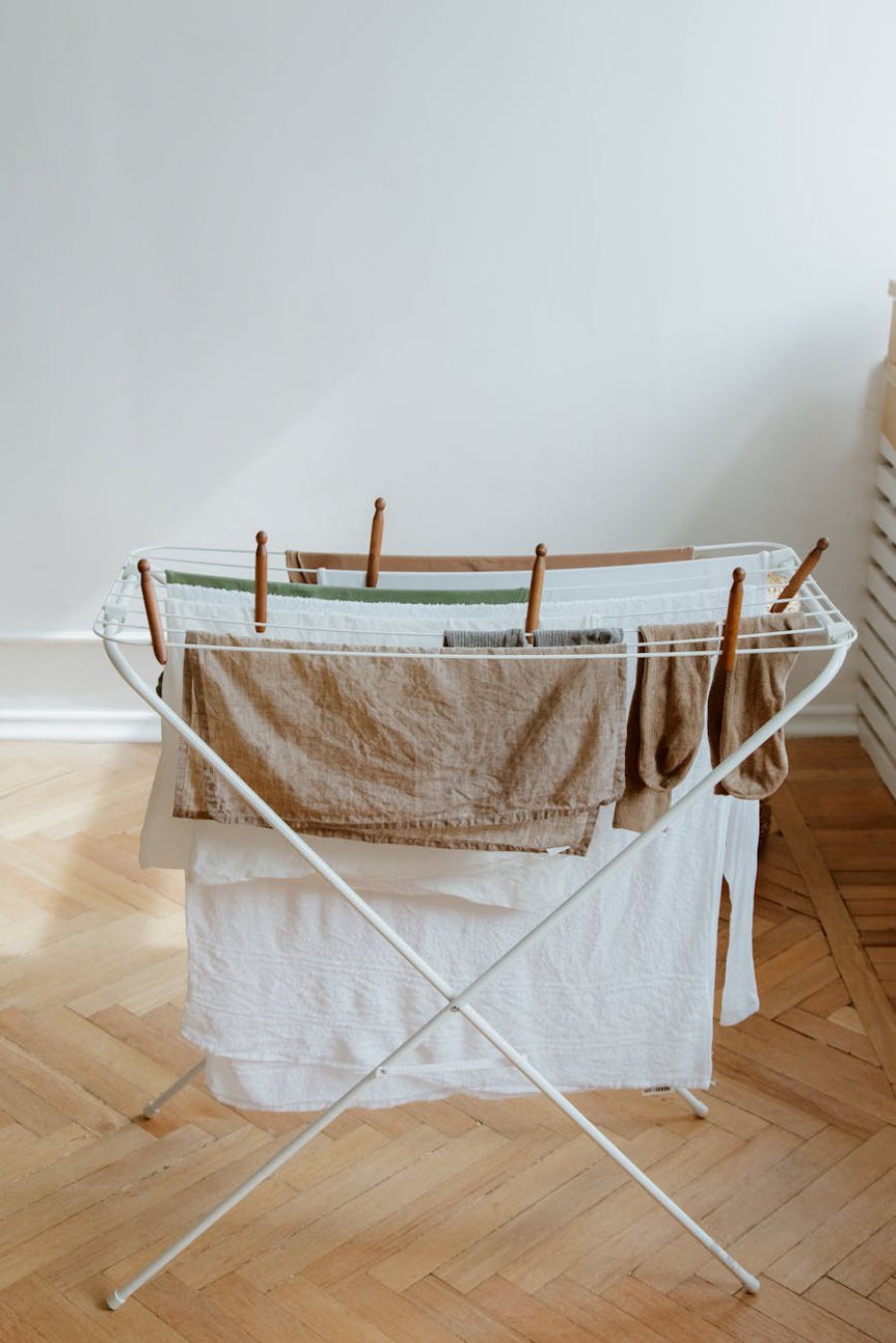 Skuteczne suszenie ubrań w domu – jak to robić, aby pranie ładnie pachniało?
